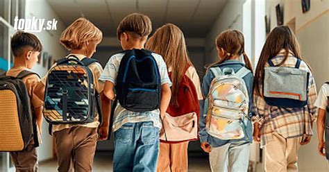 Deti sa učia variť v kuchyni