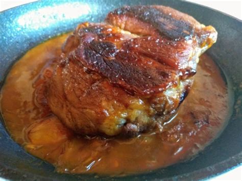 Bravčová krkovička pečená v celku s koreňovou zeleninou