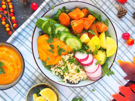 Farebný pohár s tekvicovým pyré pre deti