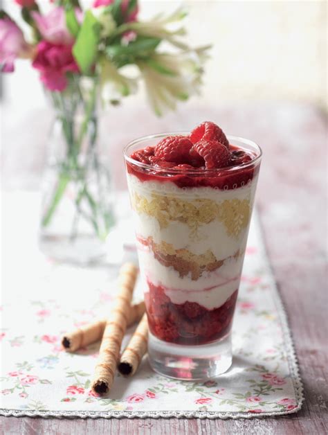 Vrstvený malinový pohár