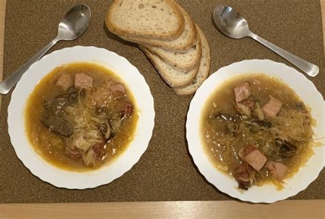 miska tradičnej slovenskej kapustnice