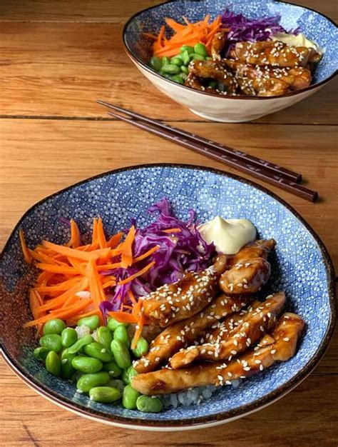 Fľaša teriyaki omáčky s kuracím mäsom