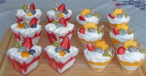 Ovocný jogurtový pohár s vrstvami