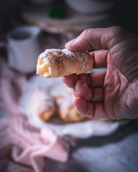 Ilustrácia lístkových trubičiek plnených vanilkovým krémom