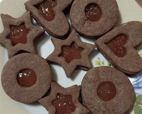 Kakaové linecké cesto a hotové koláčiky