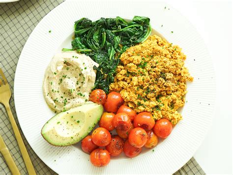 tanier s jedlom karí