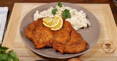 servírovaný rezeň s parmezánom