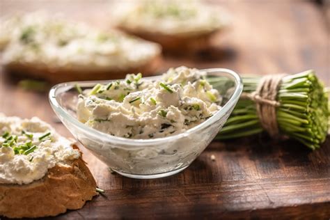 Ilustračné foto sójovej nátierky s pažítkou