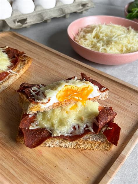 Toast s vajcom v strede