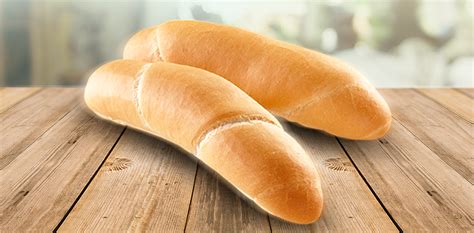 Upečené zlatohnedé rožky na plechu