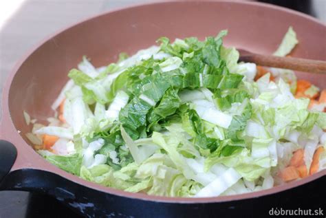 Fotografia hotového jedla - dusená čínska kapusta s krkovičkou