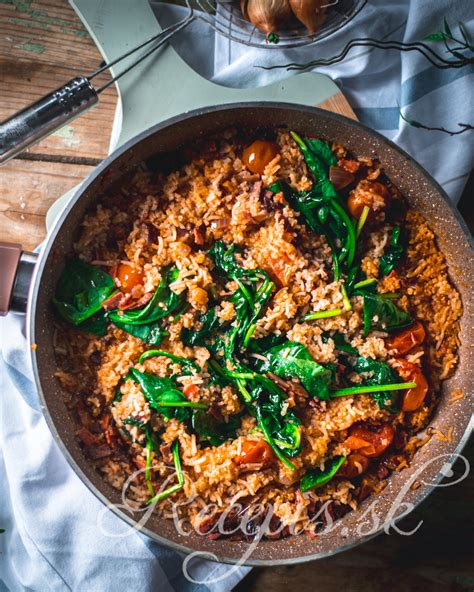 Panvica s pripravenou vyprážanou ryžou