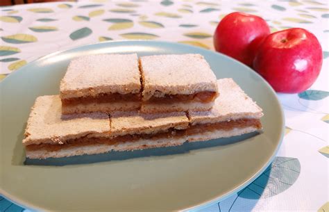 Pripravená jablková pena v miskách