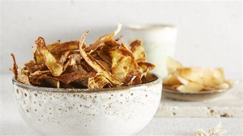 Chrumkavé zemiakové lupienky zo zemiakových šupiek