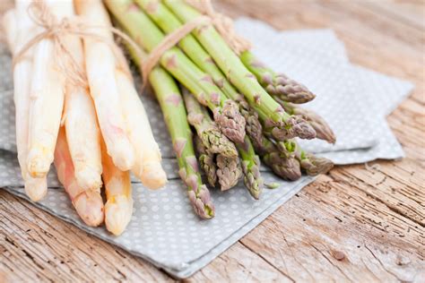 Rozdiely medzi zelenou a bielou špargľou