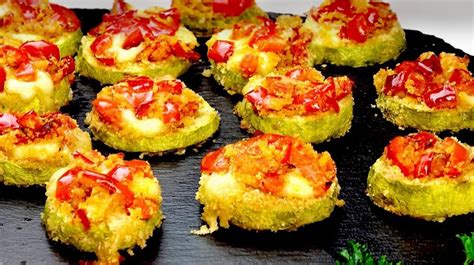 Ilustrácia pečených cuketových koliesok s mozzarellou a paprikou