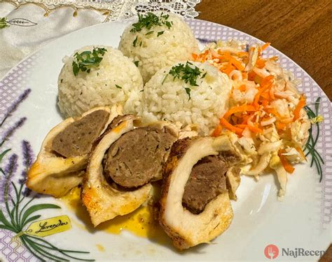 miska s hotovou pečeňovou plnkou