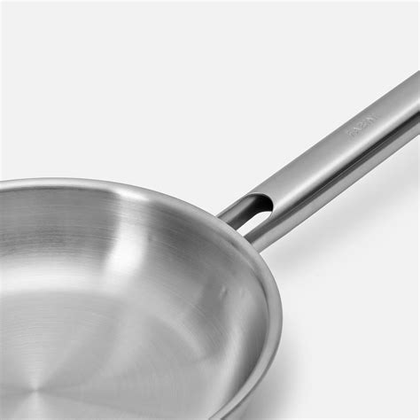 Detail konštrukcie z nerezovej ocele