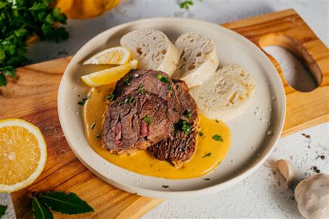 Hotová sviečková omáčka s knedľou