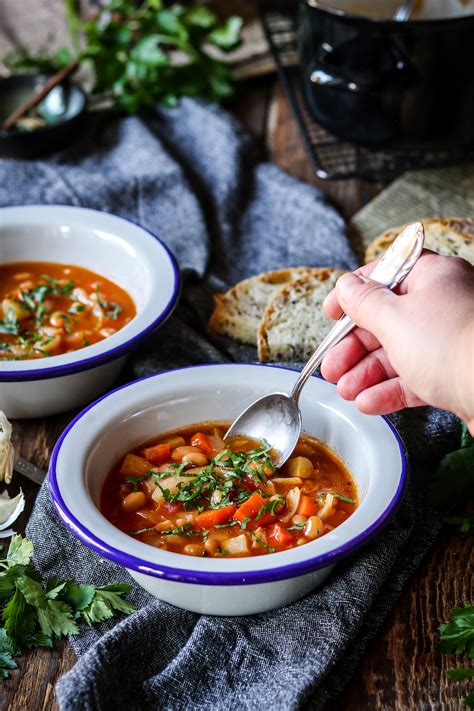 Misku s uvarenou strakatou fazuľou