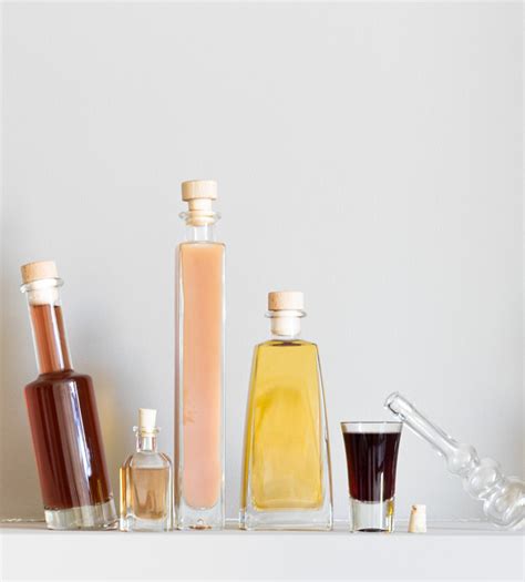 Fľaše s domácimi likérmi