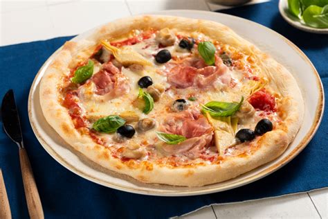 Ilustrácia pizze Capricciosa s tradičnými ingredienciami