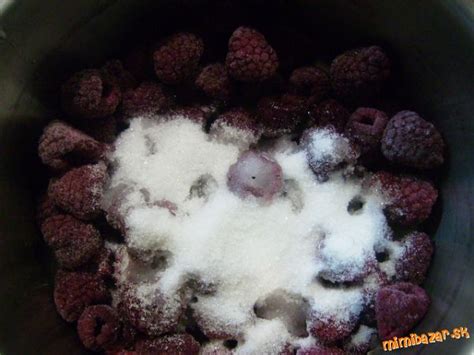 Ilustrácia ingrediencií na horúce maliny