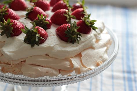 Rúra s tortou Pavlova