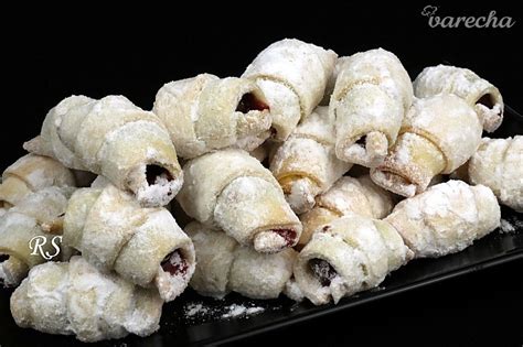 Domáce rožteky plnené višňami