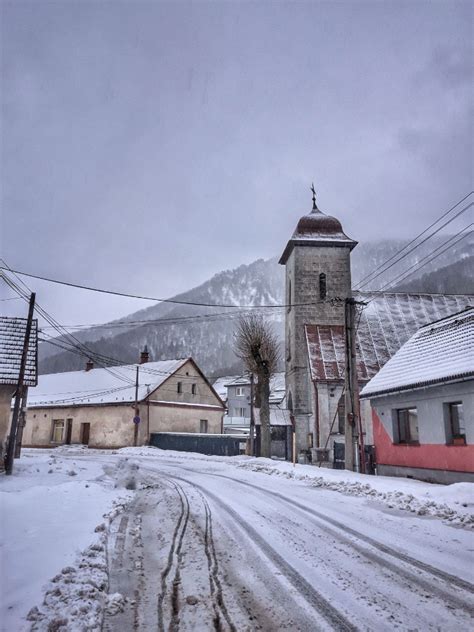 Slovenská dedina v zime