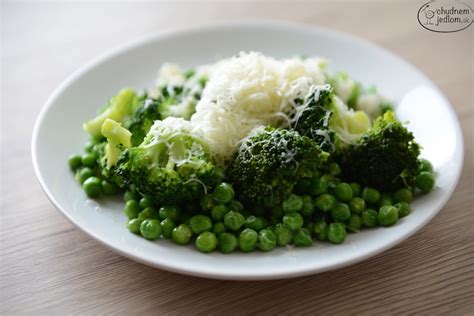 Cícer, brokolica a bulgur na tanieri