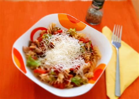 Misky s bulgurom, brokolicou a paradajkami