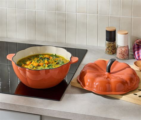 Fotografia liatinového pekáča v tvare tekvice