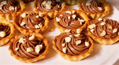 Ilustračné foto misky s čokoládovým krémom a mascarpone