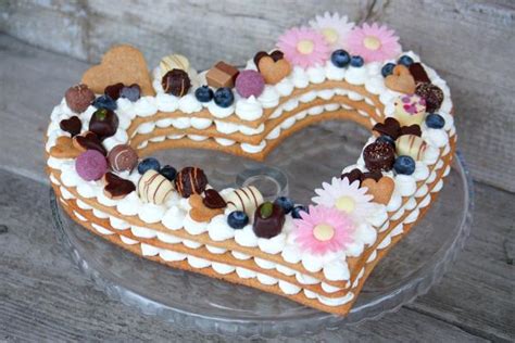 Inšpirácia pre tortu v tvare srdca s ružami