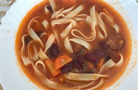 Fazuľová polievka s domácimi rezancami