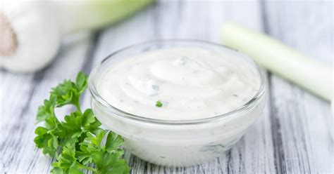 Cesnakový dresing ako dip k zelenine
