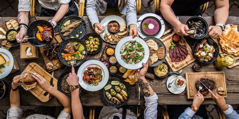 Rôzne druhy jedál z ponuky reštaurácie