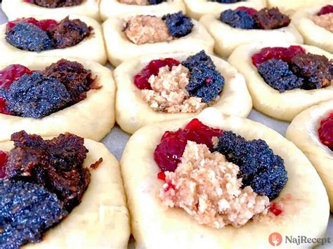 Ilustrácia plnených rožkov s rôznymi náplňami