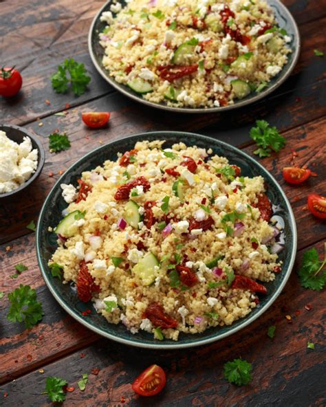 Misku s kuskusom a sušenými paradajkami