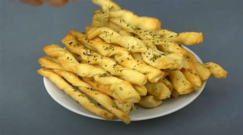 Slané tyčinky so šunkou a syrom