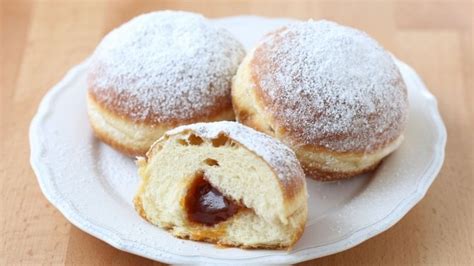 Infografika porovnávajúca smažené a pečené koblihy