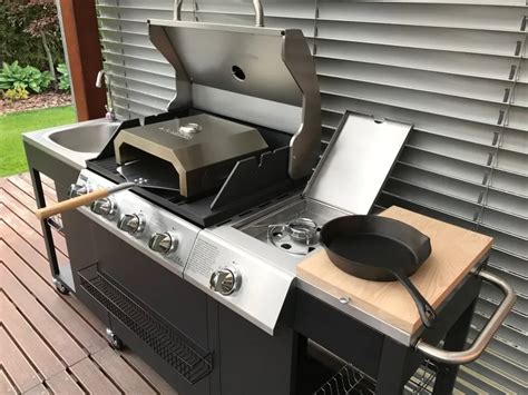 Záhradná kuchyňa s grilom