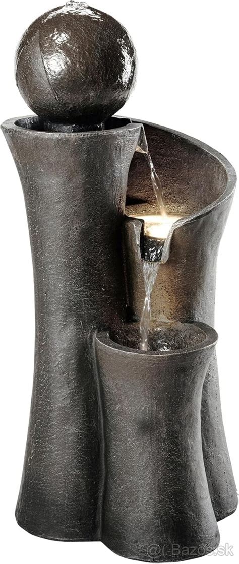 Záhradná atmosféra s osvetlením