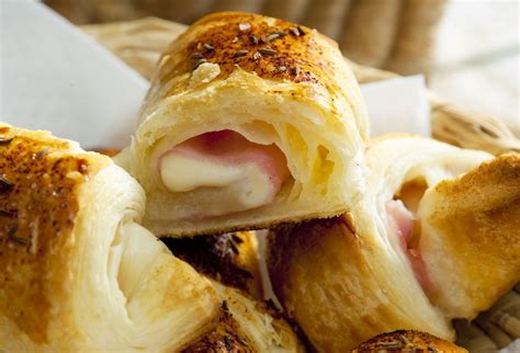 Ingrediencie na plnené rožky so syrom a šunkou