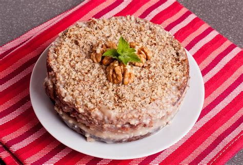 Medovníková torta s orieškami