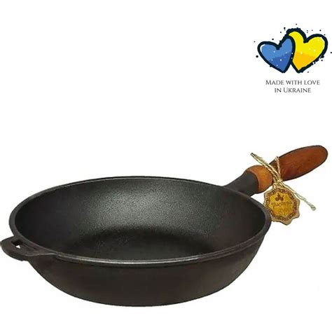Obrázok liatinovej panvice s pripraveným steakom