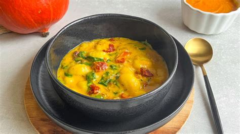 Miska s kuskusom a morčacím mäsom