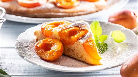 Fotografia hotových moravských koláčov s marhuľami