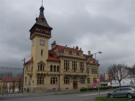 Detail zdobených piškótových rezov